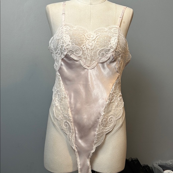 Vintage Delicates light pink polyester satin lace chemise size M - Picture 10 of 16